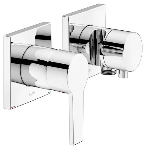 Wandmontierte Armatur von Keuco mit zwei runden Bedienungselementen für Warm- und Kaltwasser sowie einem Anschluss für einen Schlauch. Hochglanzverchromte Oberfläche.
